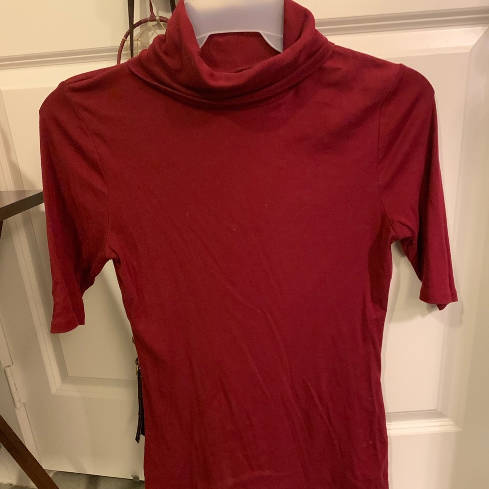 Turtle neck, short sleeve top